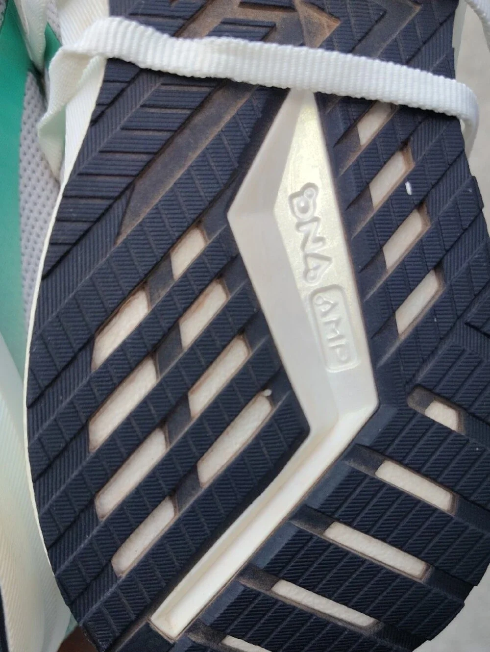 Brooks Levitate -Women's Athletic Sneakers in Teal and White